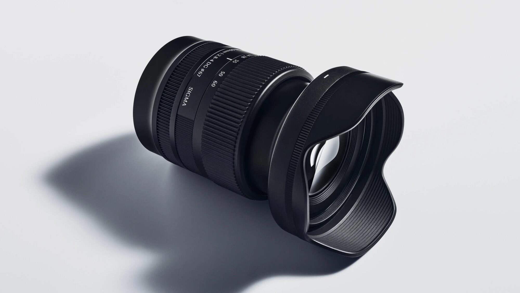 20-60mm F2.8-4 DG | Contemporary