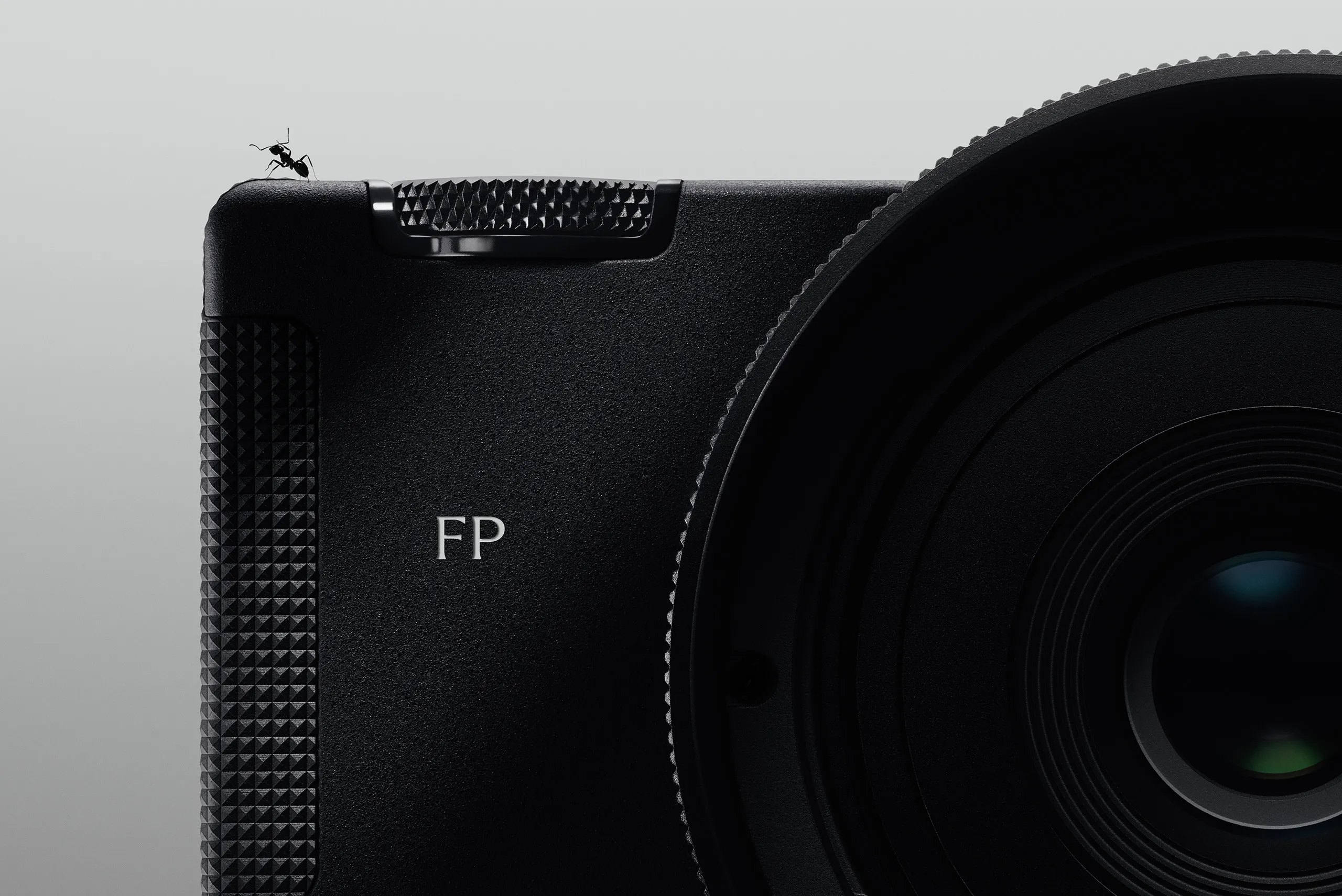 SIGMA fp2 – ελαφριά full-frame μηχανή τσέπης